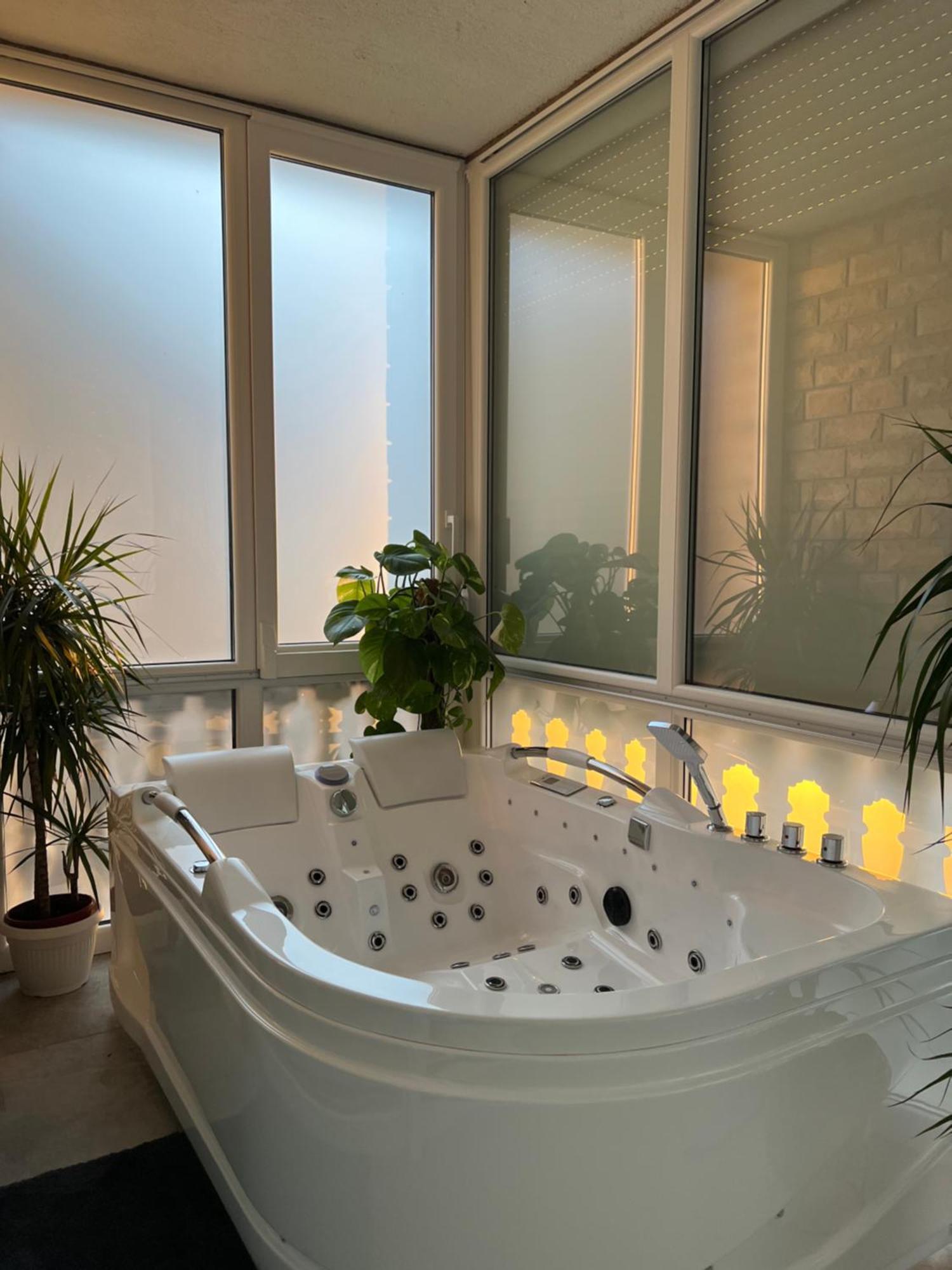 Luxrooms - Hotel Type With Private Jacuzzi Bjelovar Exterior photo